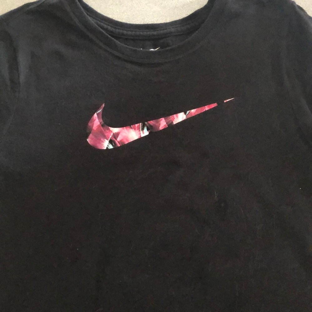 Nike girls short sleeve shirt